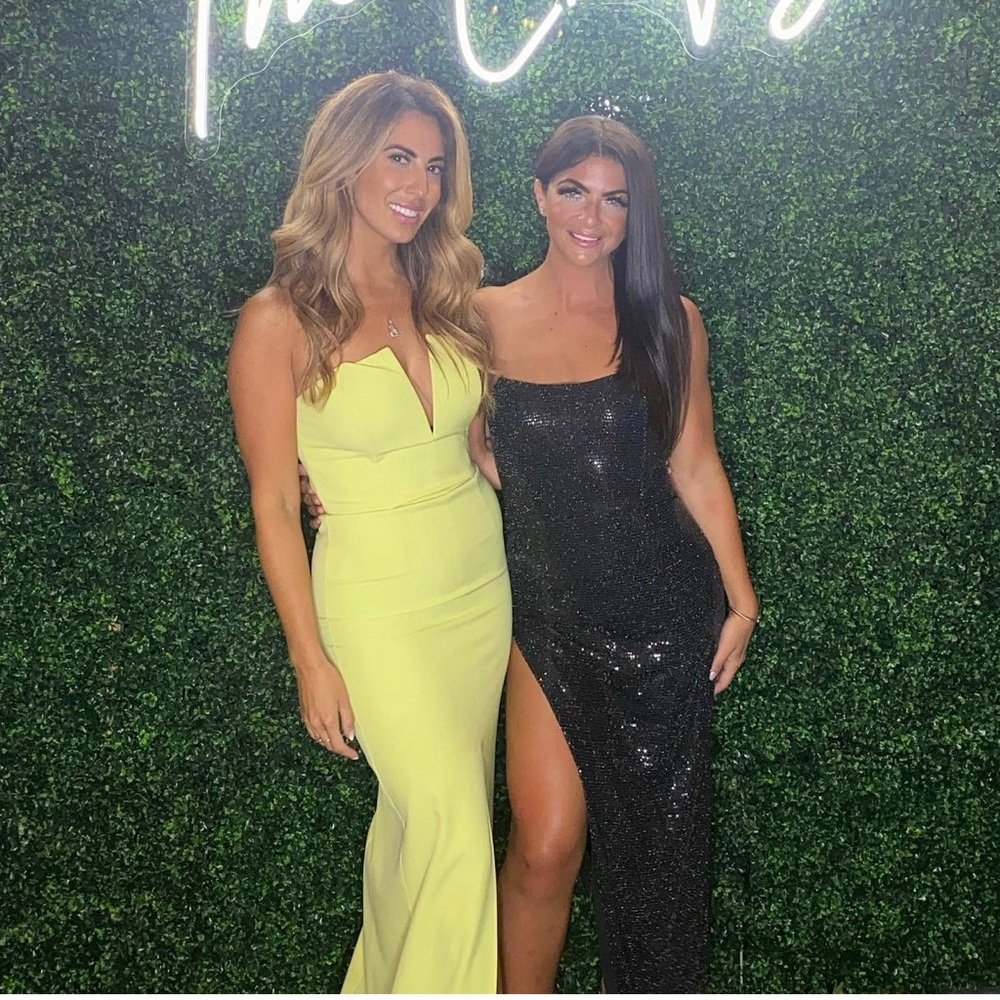 Abyss by Abby lime green plunge evening gown size small